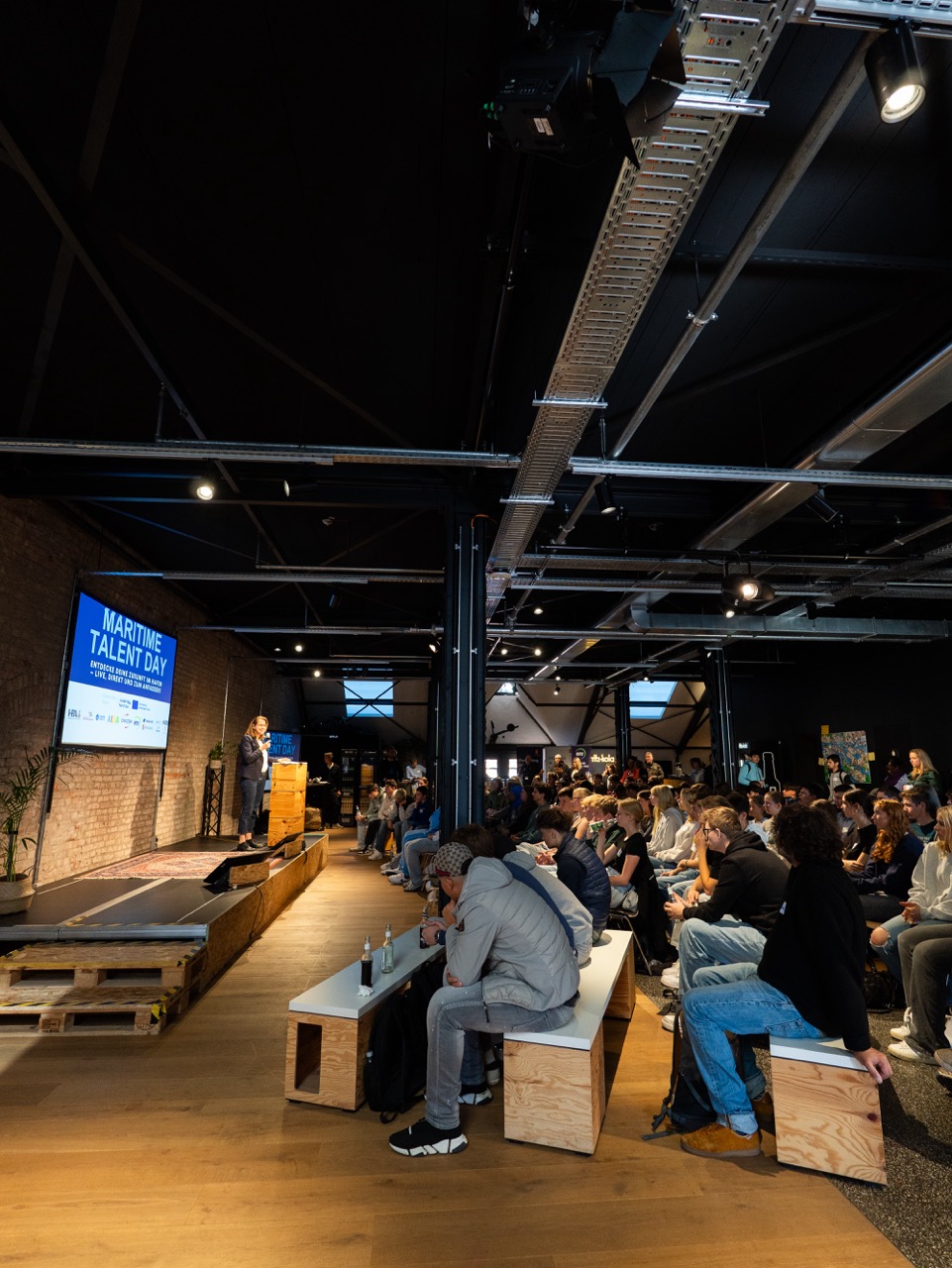 Begrüßung durch Miriam von Woedtke